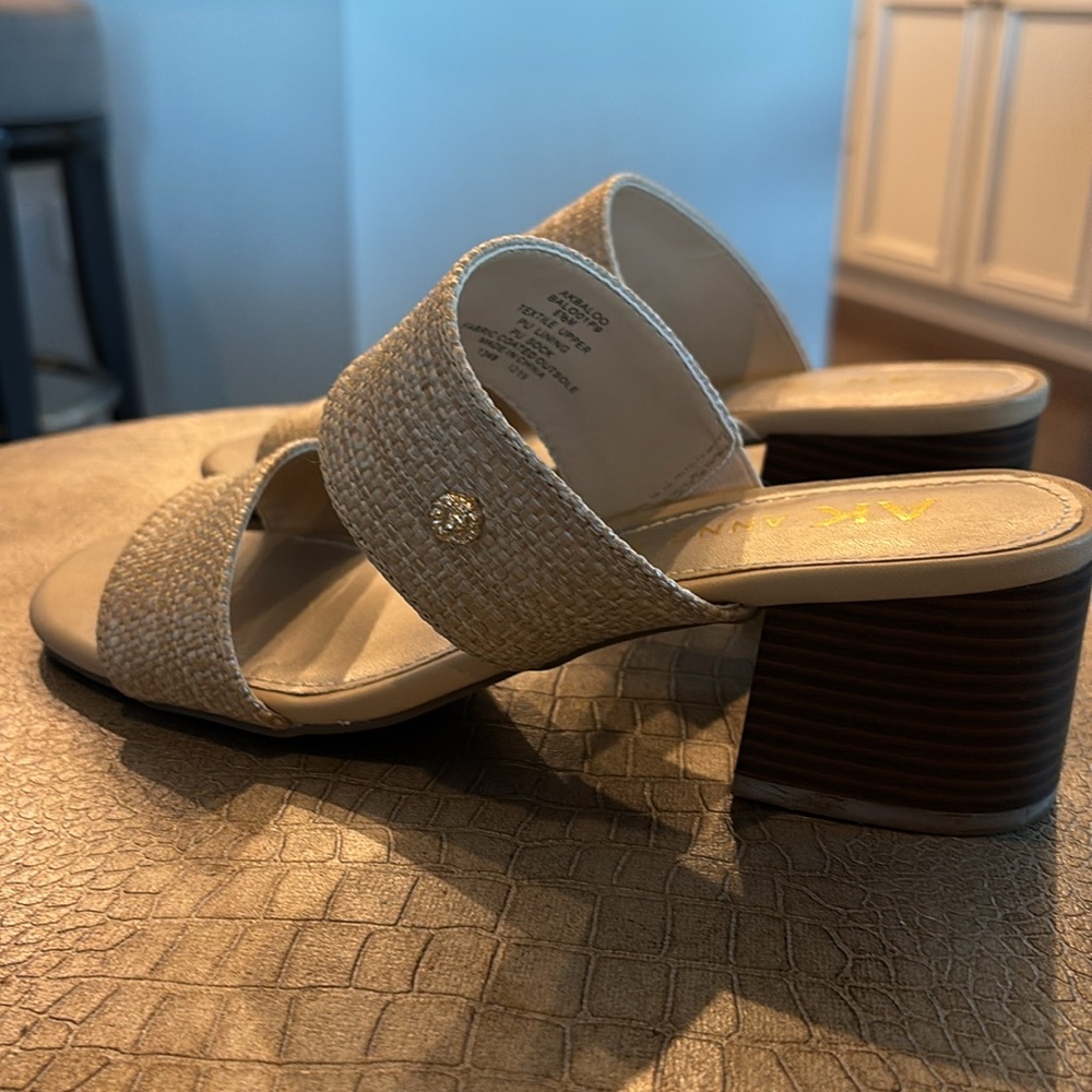 AK , Anne Klein i flex raffia heel sandals. 6.5 - Picture 3 of 5
